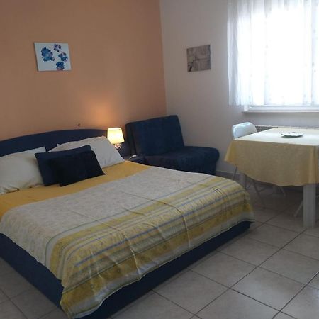 Beach Apartments Nemira Omiš Buitenkant foto