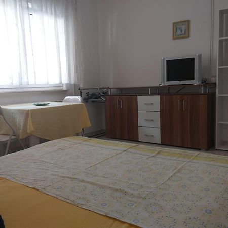 Beach Apartments Nemira Omiš Buitenkant foto