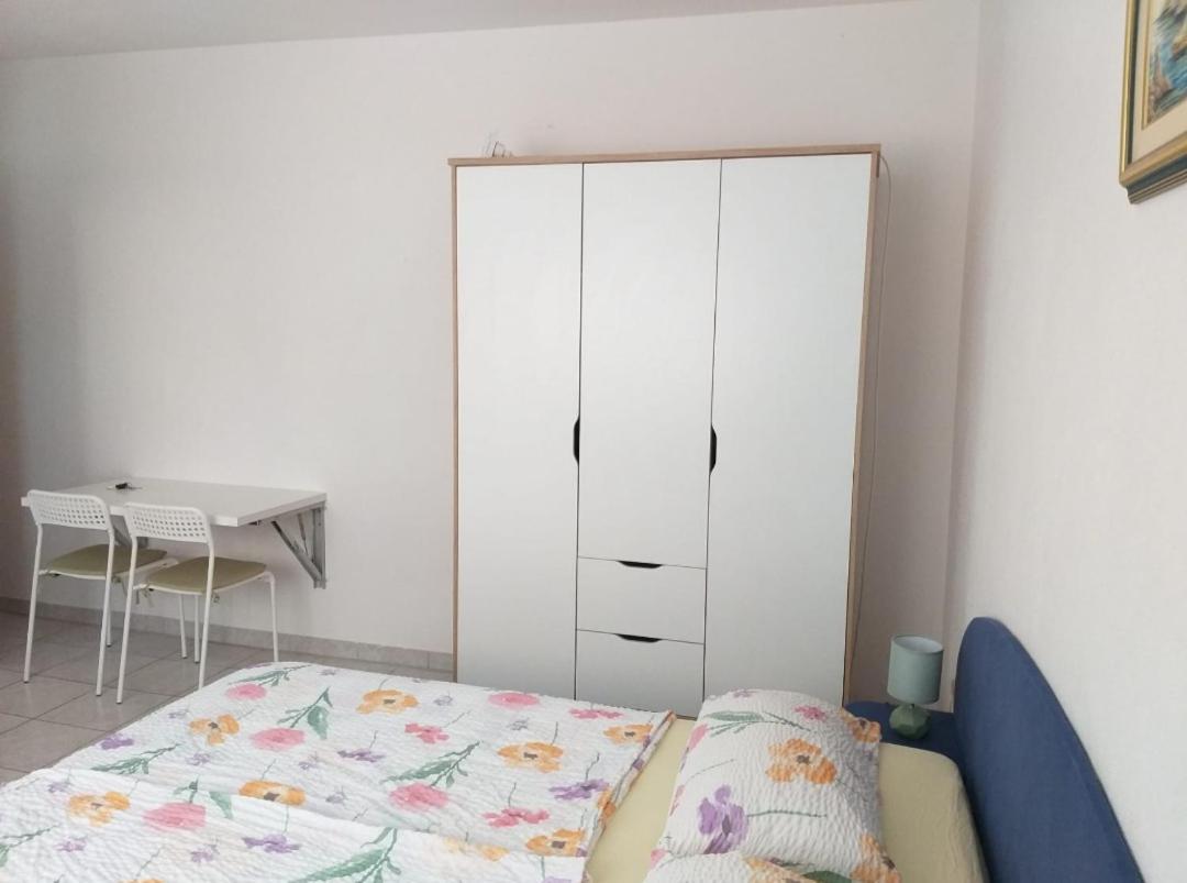 Beach Apartments Nemira Omiš Buitenkant foto